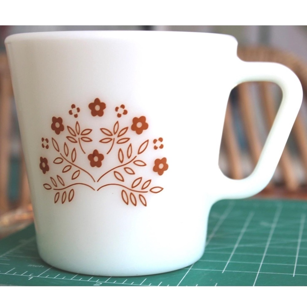Vintage Pyrex Milk Glass Coffee Mug Brown Floral Old‎ Town Blue Pattern USA 10oz
